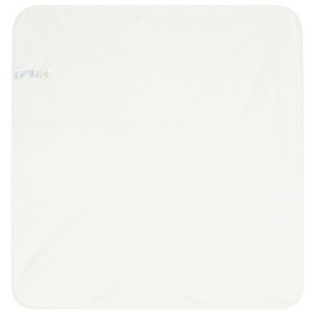 بطانية باللون الأبيض