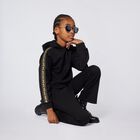 بلوزة بغطاء رأس وشعار باللون الأسود للبنات, 1, hi-res