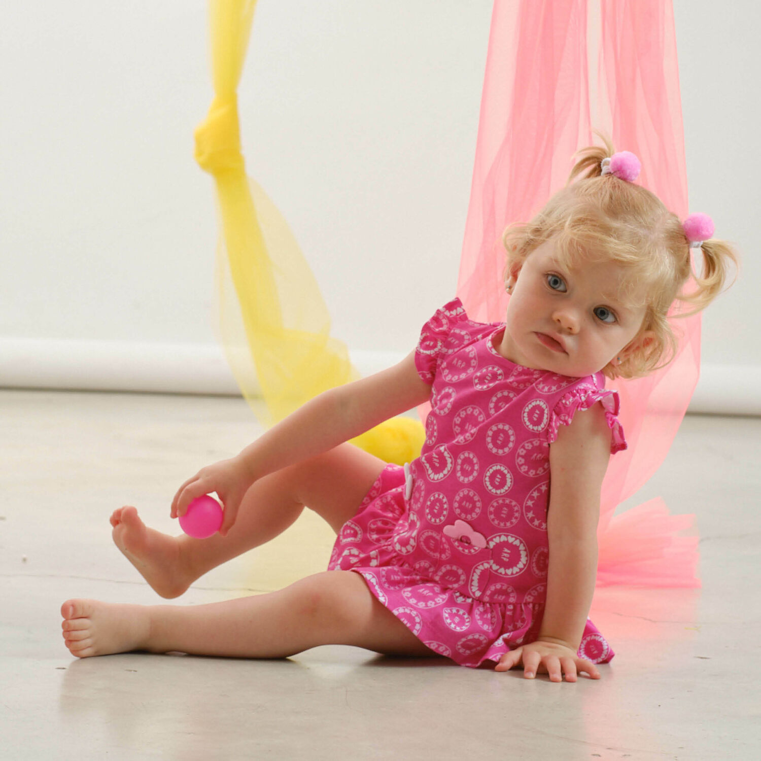 فستان بالشعار باللون الزهري, 1, hi-res image number null