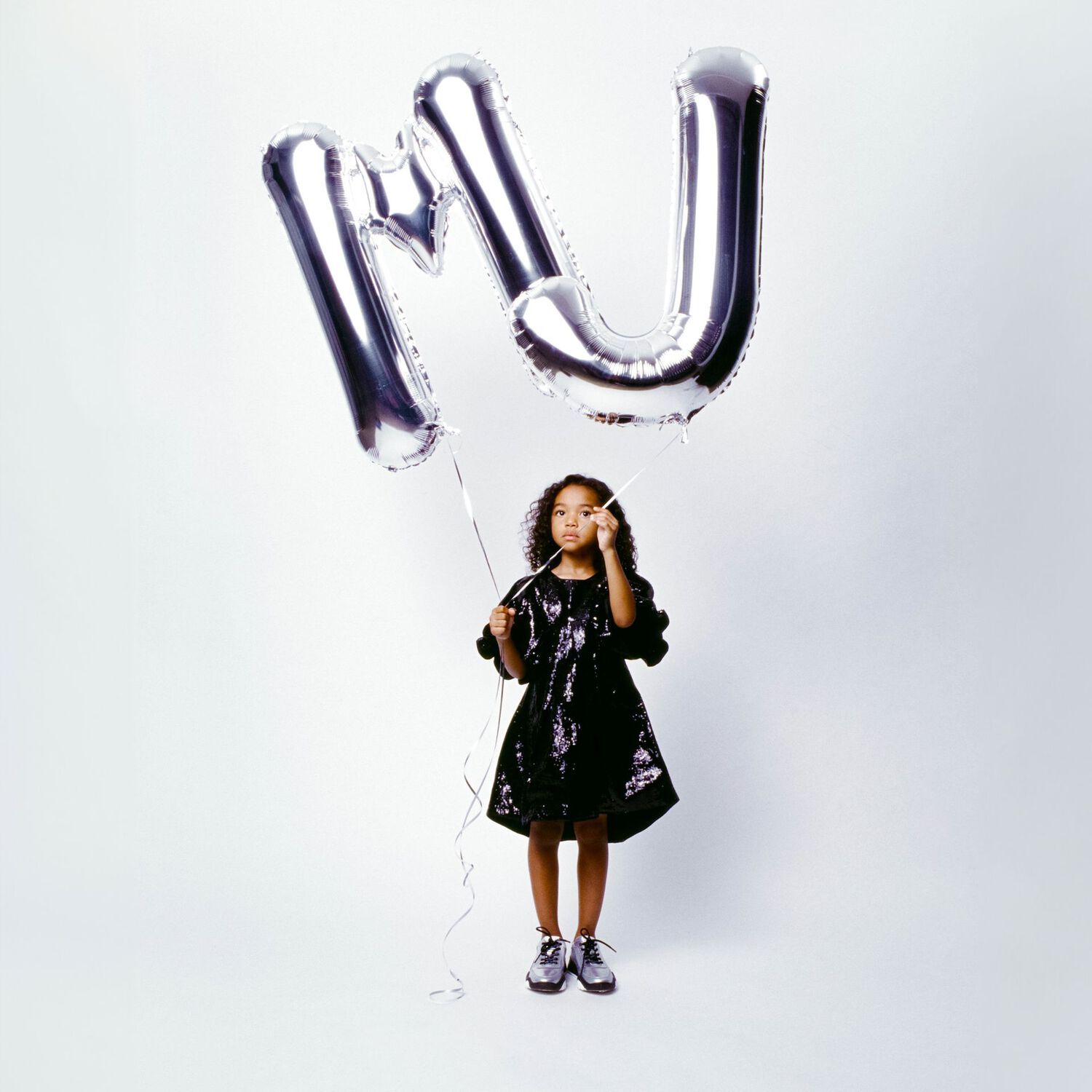 فستان بنات مزين بالترتر باللون الأسود, 1, hi-res