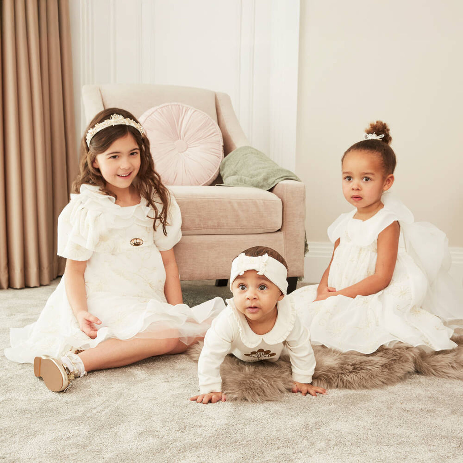 أفارول بنات مكشكش بالشعار باللون العاجي, 1, hi-res