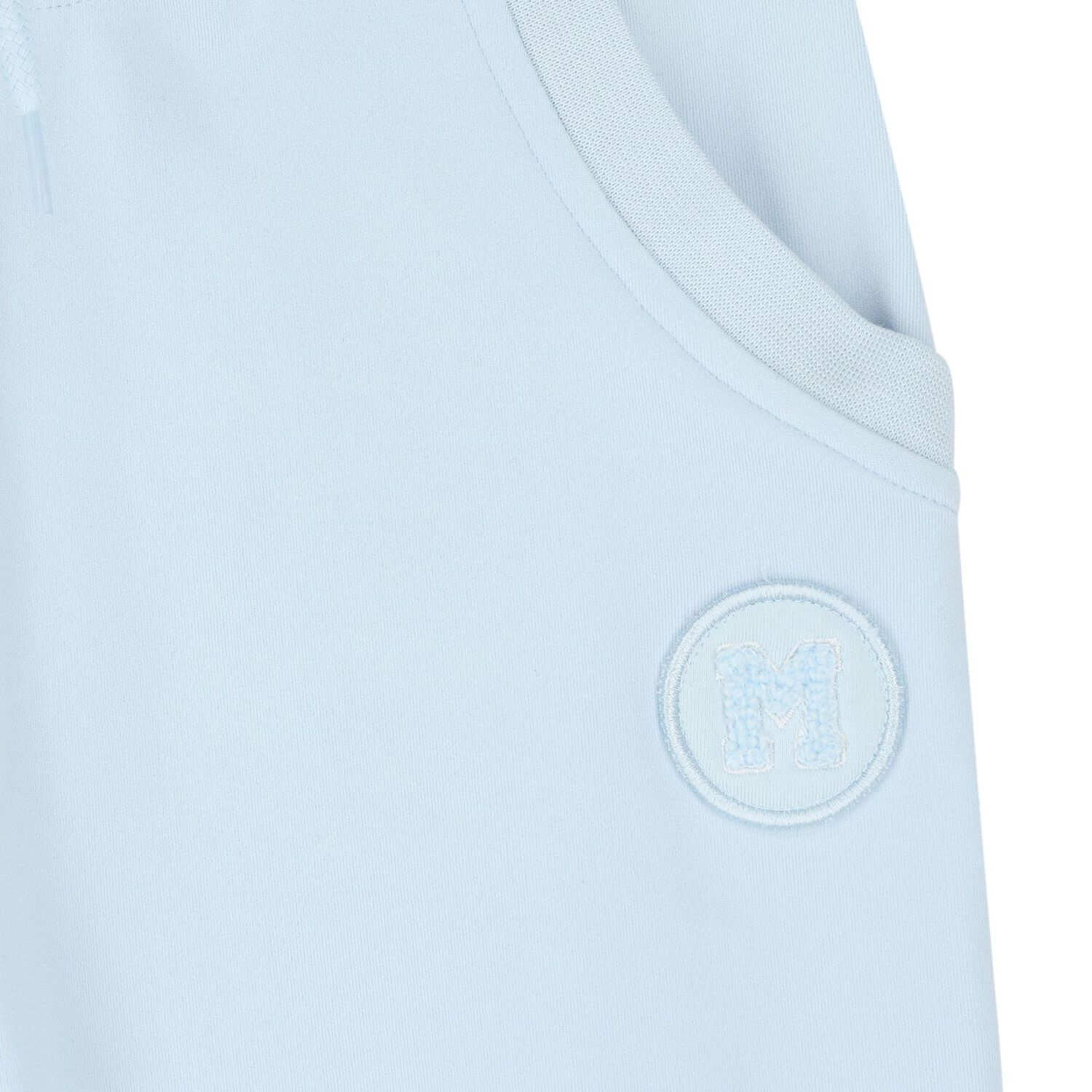 بدلة رياضية أولاد بالشعار باللون الأزرق, 1, hi-res