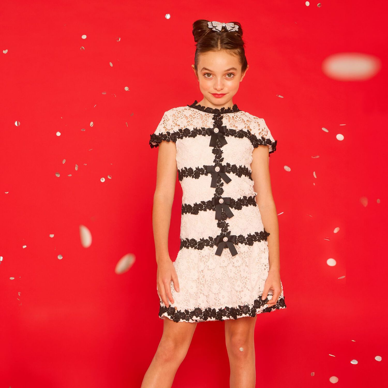 فستان مطرز بالزهور باللون الأبيض والأسود للبنات , 1, hi-res