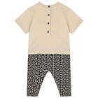 طقم ملابس أطفال وقبعة مونوغرام باللون البيج, 1, hi-res