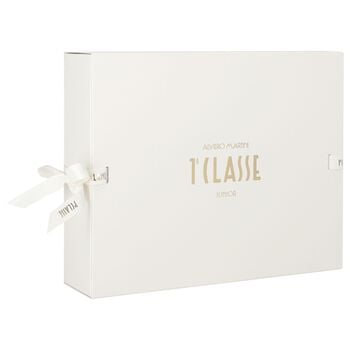 طقم هدايا ملابس اطفال بنقشة خريطة جغرافية باللونين الابيض و البيج