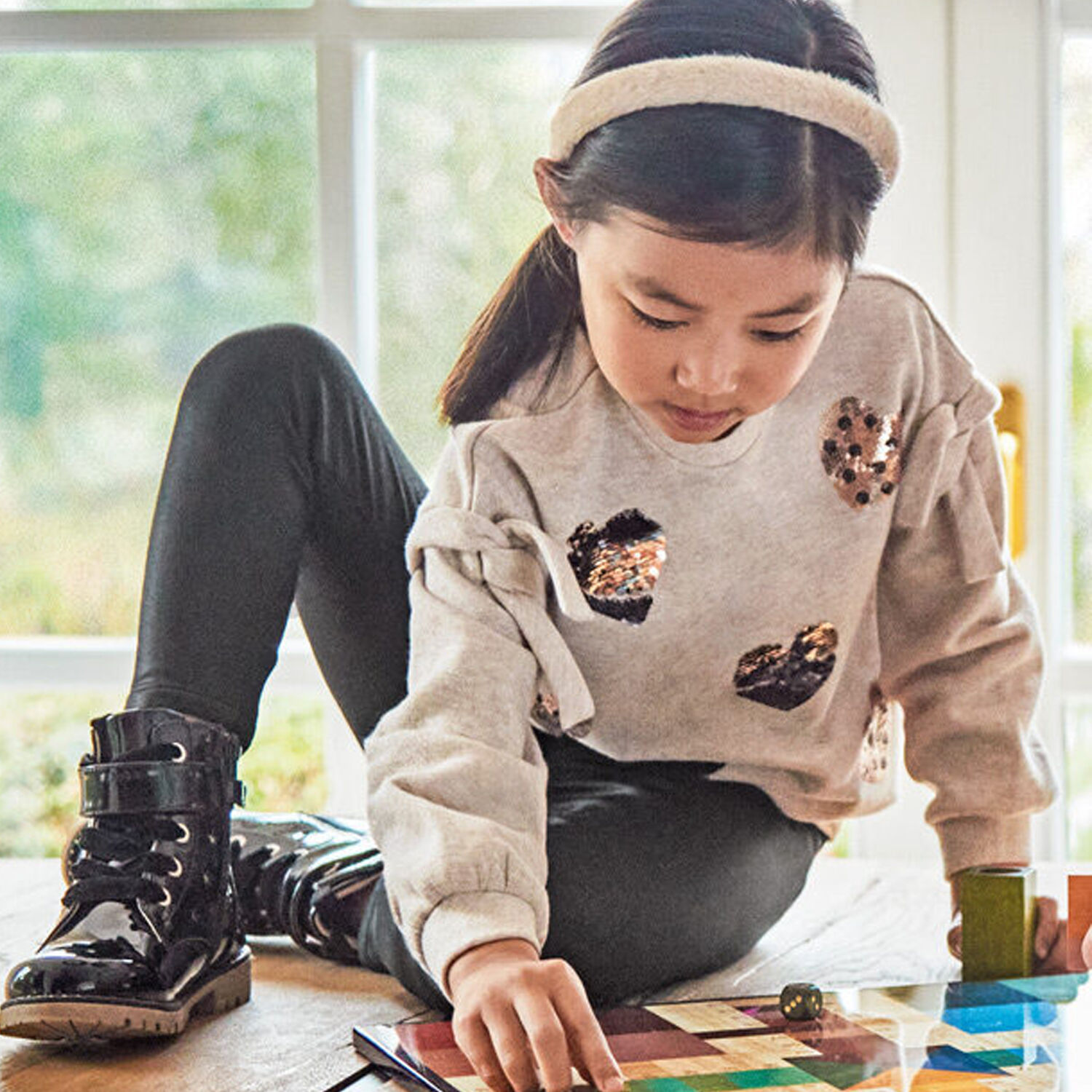 طقم ليغينز بنات باللون البيج والاسود, 1, hi-res