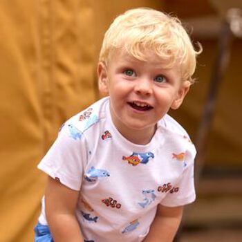 تيشيرت باللون زرقاء وبيضاء للأولاد (عبوة من قطعتين)