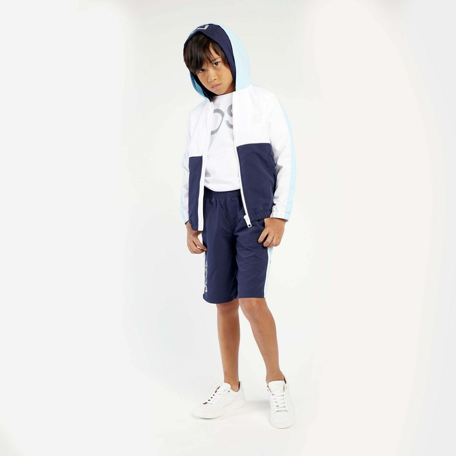 تيشيرت بالشعار باللون الابيض للاولاد, 1, hi-res