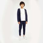 بنطلون رياضى بالشعار باللون الكحلى للاولاد, 1, hi-res