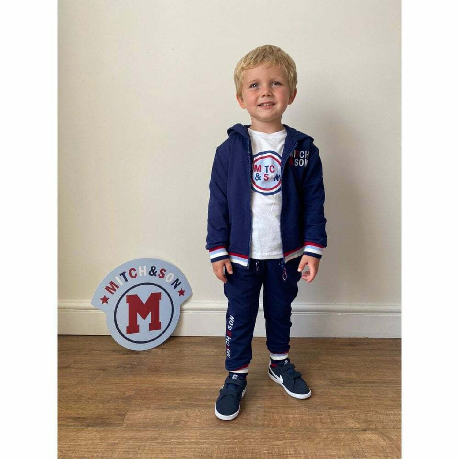 تيشيرت باكمام بالشعار باللون الابيض للاولاد, 1, hi-res image number null