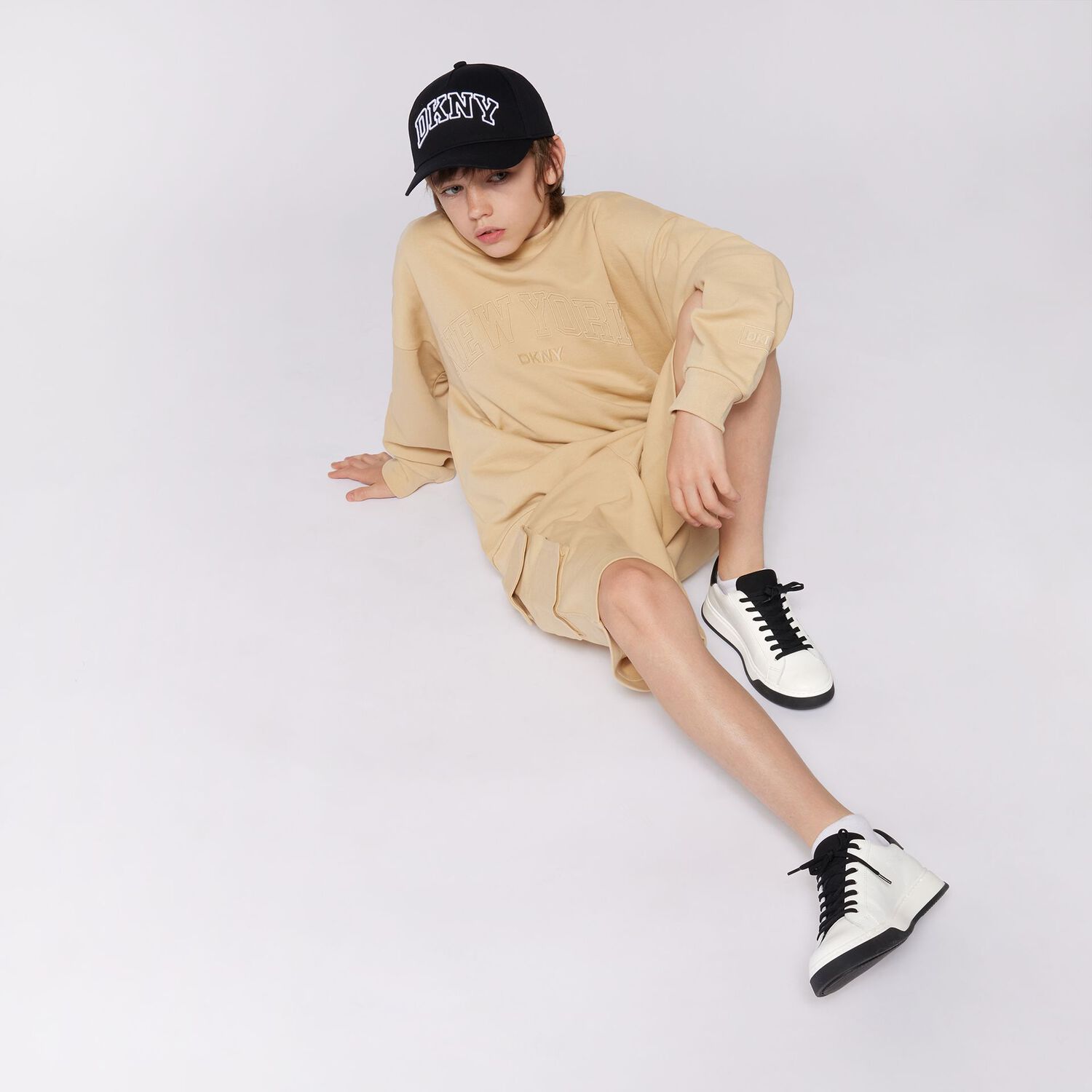 قبعة بالشعار باللون أسود, 1, hi-res image number null