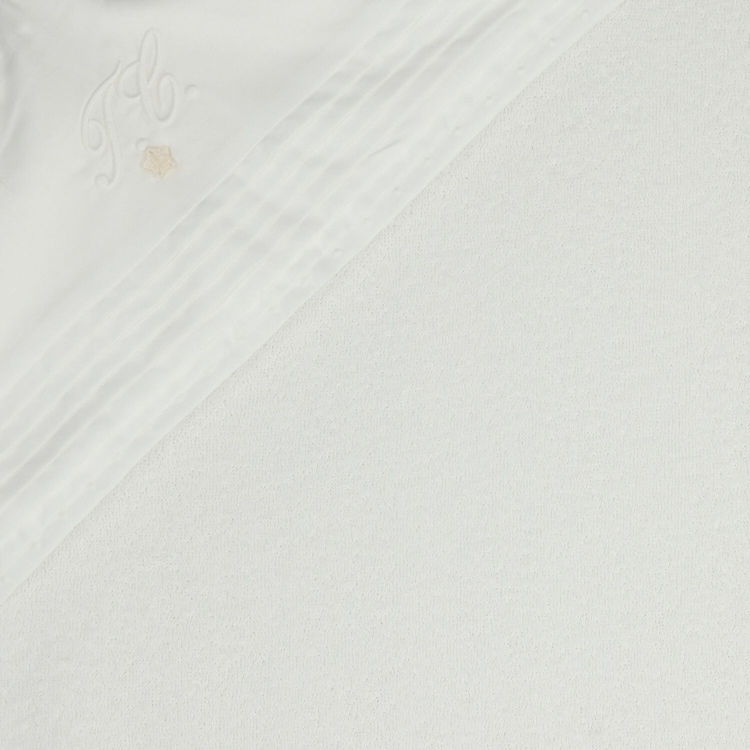 منشفة أطفال بغطاء رأس وشعار باللون الابيض, 1, hi-res