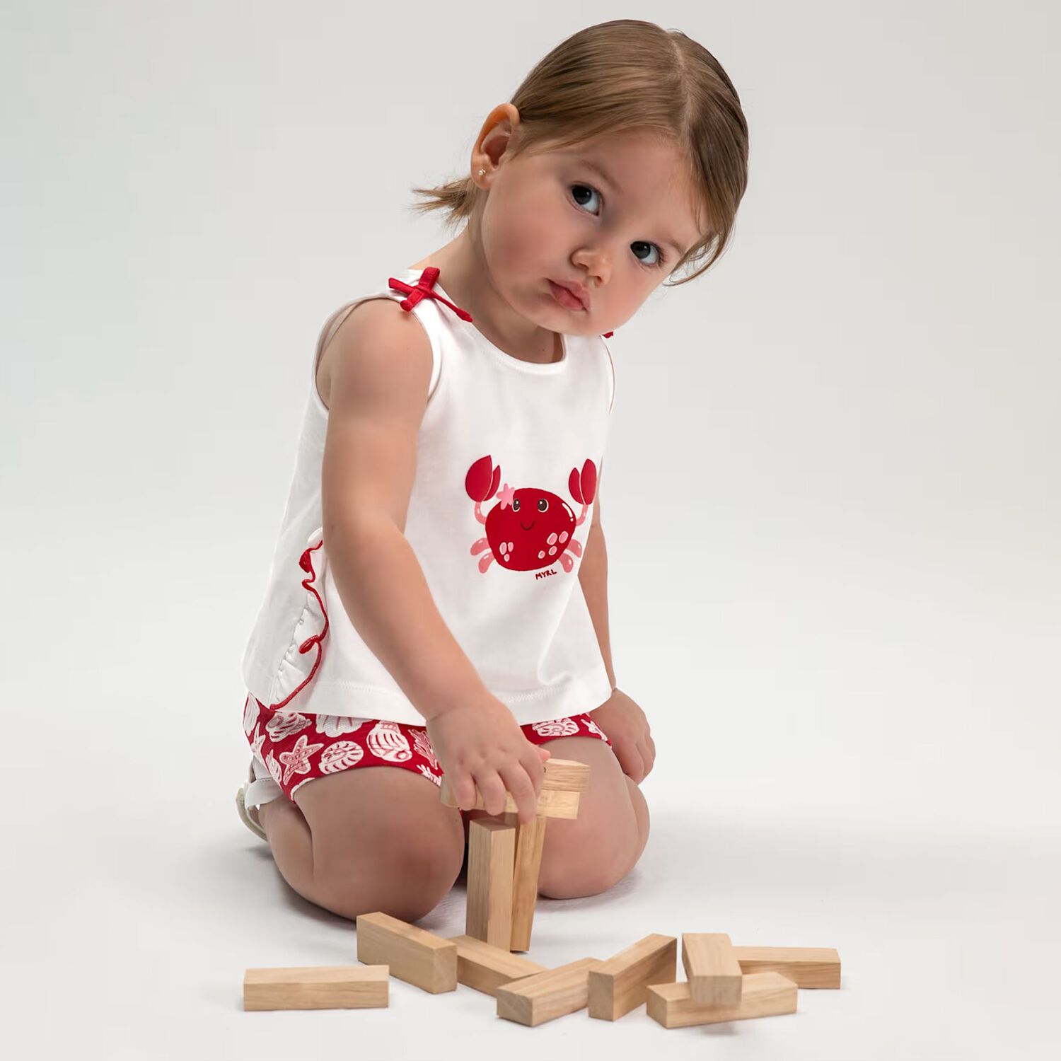 طقم شورتات للبنات الصغيرات باللونين العاجي والأحمر بنقشة سرطان البحر, 1, hi-res