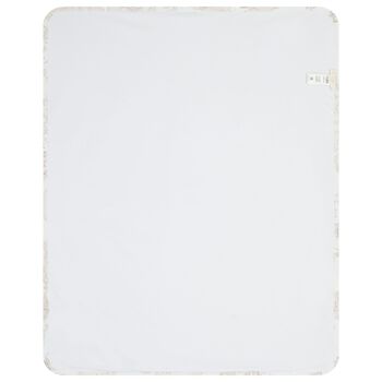 بطانية باللون بيضاء مزينة بشعار للبنات 