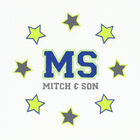 توب بأكمام طويلة بالشعار باللون الأبيض للأولاد, 1, hi-res