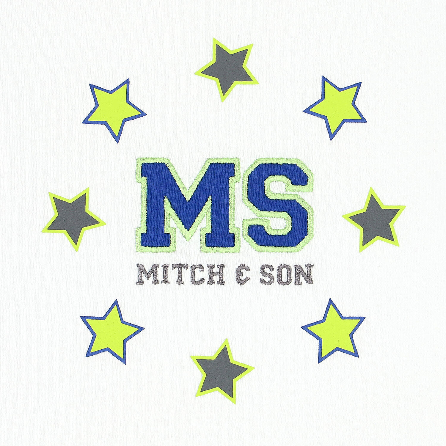 توب بأكمام طويلة بالشعار باللون الأبيض للأولاد, 1, hi-res