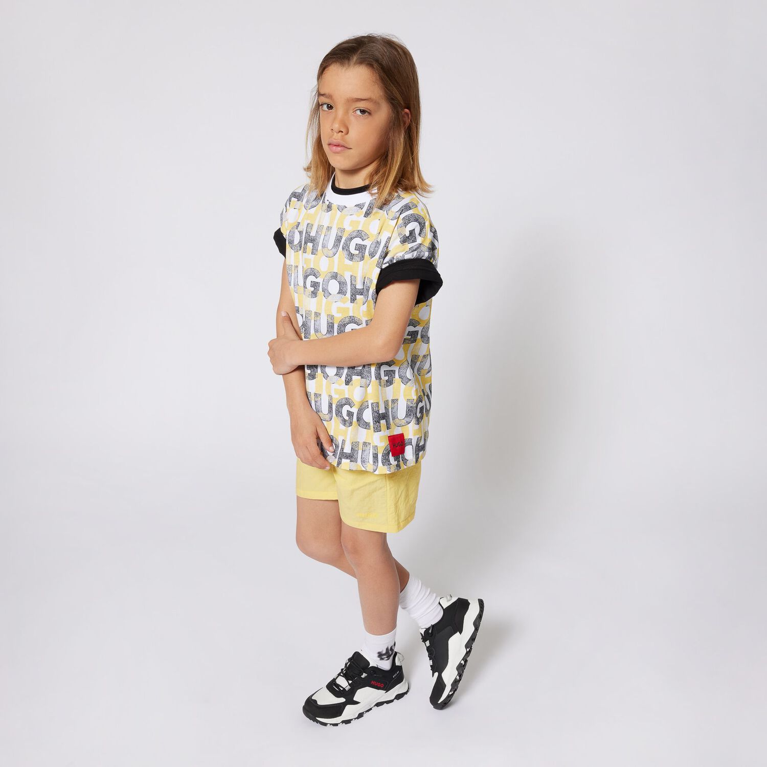 حذاء رياضي بشعار باللونين الأبيض والأسود للأولاد, 1, hi-res image number null