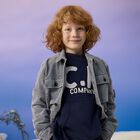 تيشيرت أولاد بالشعار باللون الكحلي , 2, hi-res