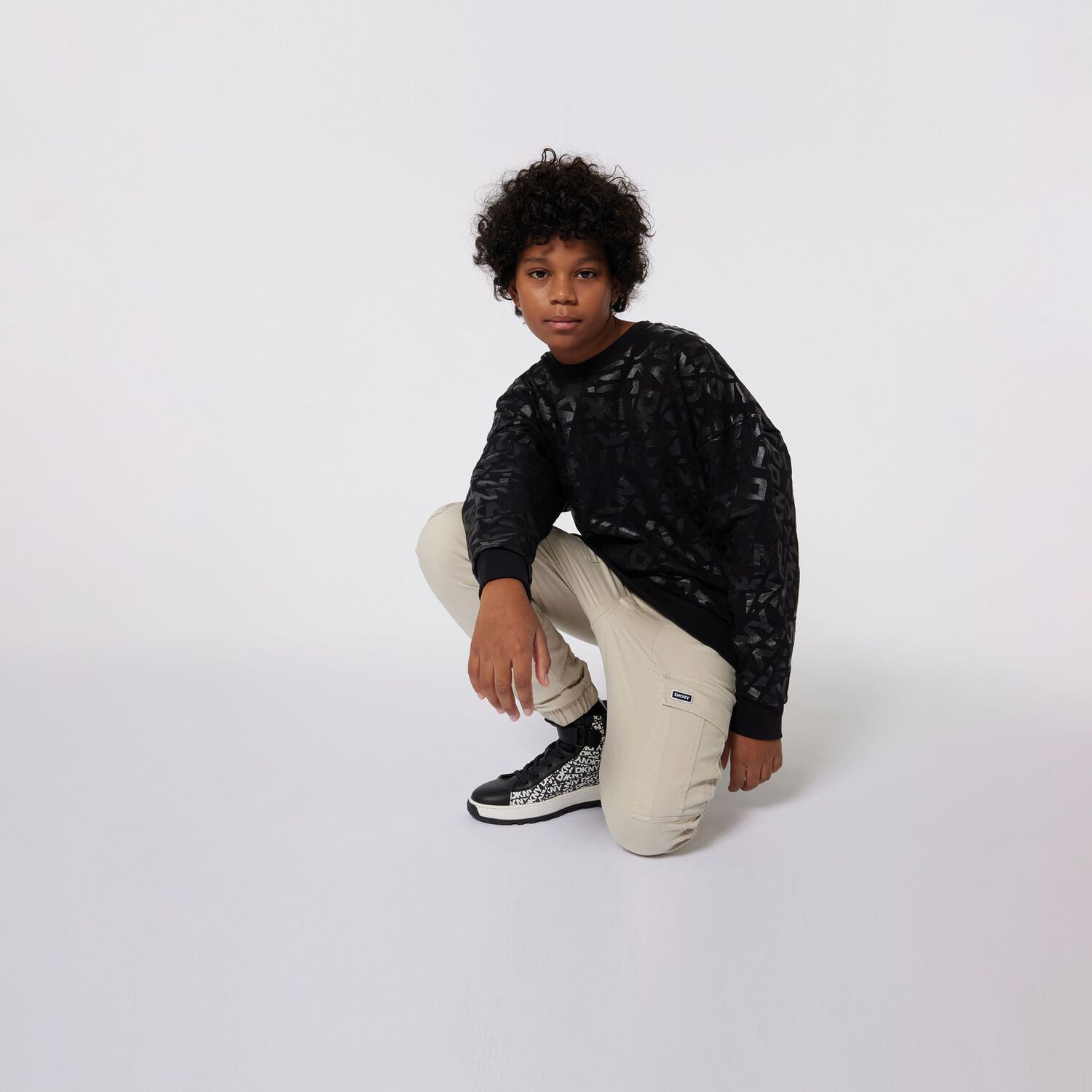 سويتشيرت بالشعار باللون الأسود, 1, hi-res