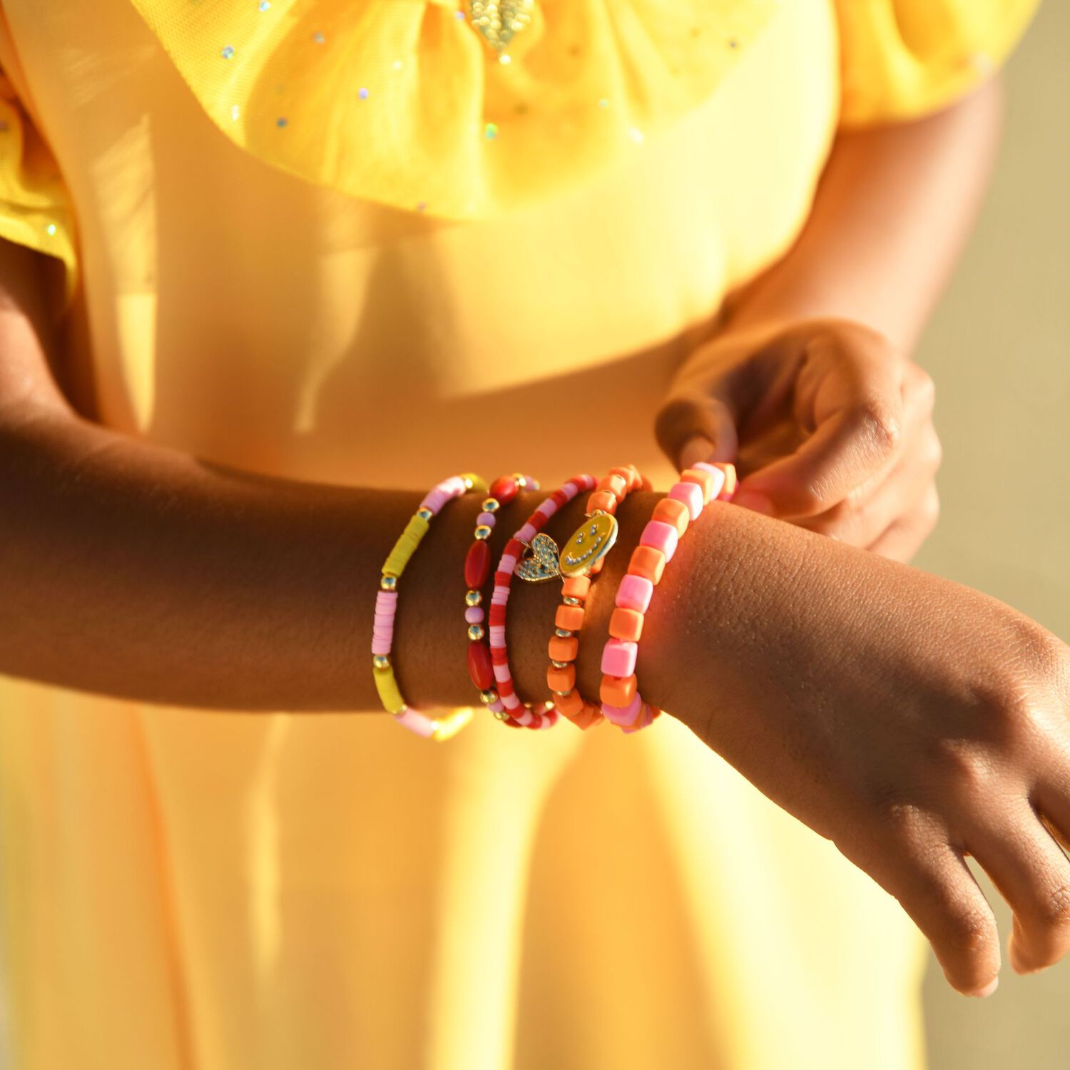 أساور للبنات باللون الوردي والبرتقالي والأحمر ( 5 قطع) , 1, hi-res