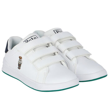 حذاء رياضي بالشعار باللون الأبيض للأولاد