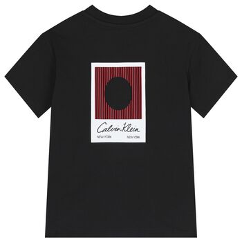 تي شيرت أولاد بالشعار باللون الأسود