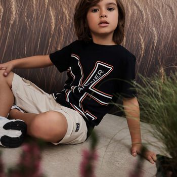 تي شيرت أسود بشعار للأولاد