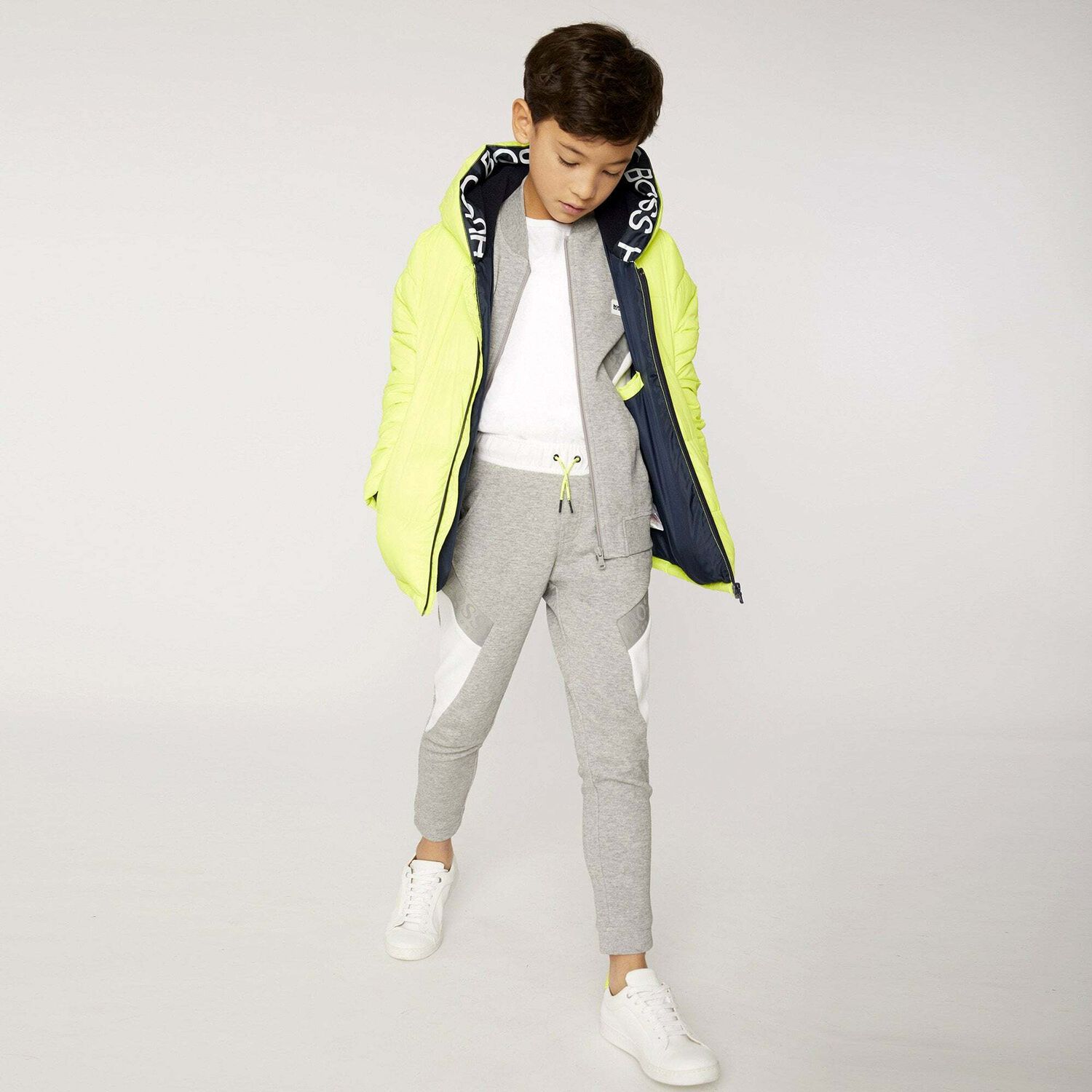 بنطال رياضي بالشعار ولادي باللون الرمادي, 1, hi-res image number null