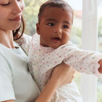 افرول بنات بطبعه قلب باللون العاجى والوردى 