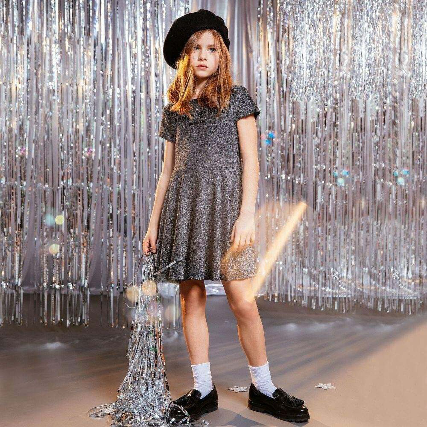 فستان باللون الفضى, 1, hi-res image number null