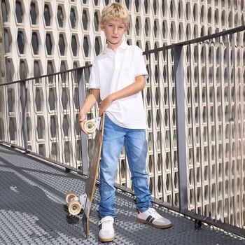 قميص بولو أبيض للأولاد