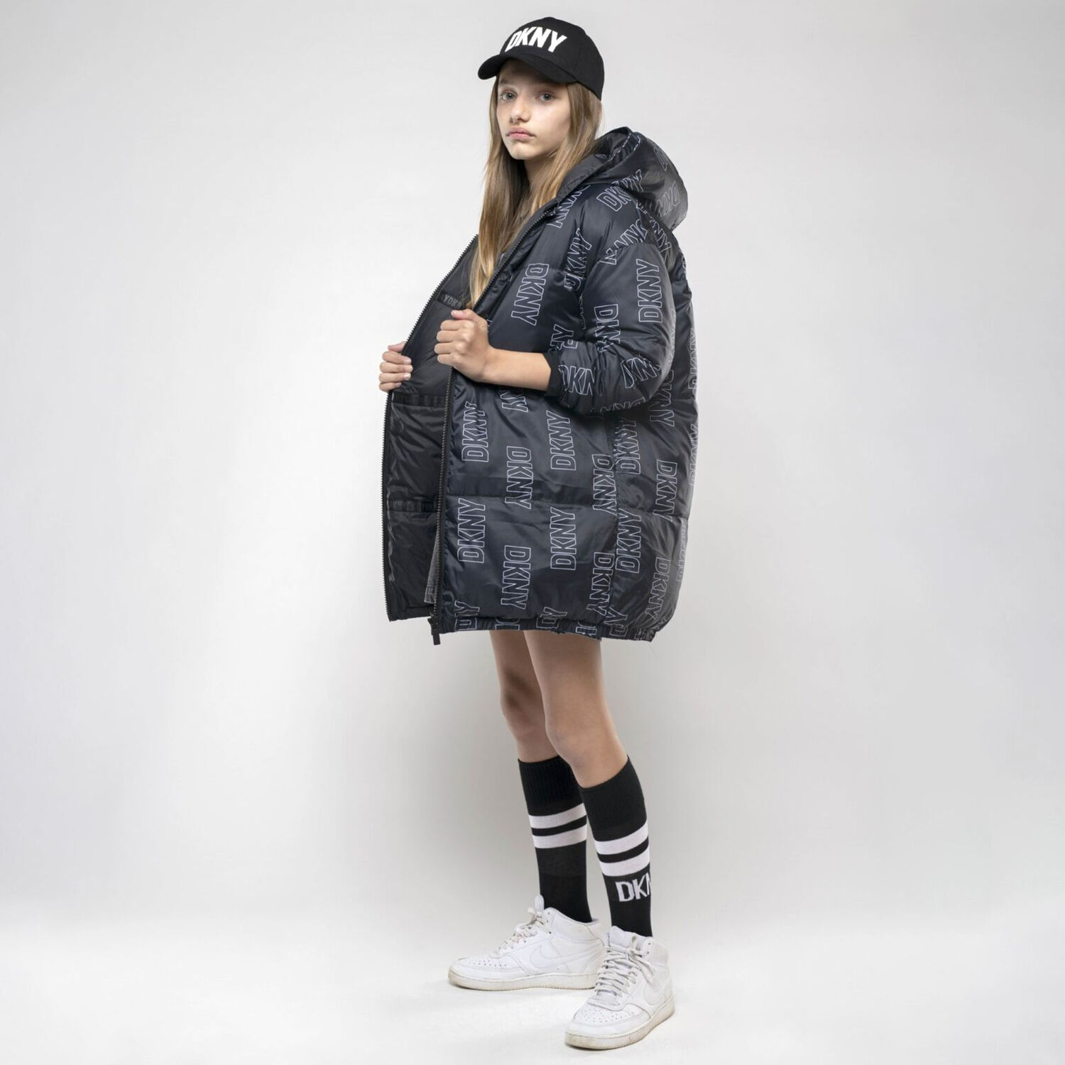 جوارب بنات بالشعار باللون الاسود والابيض, 1, hi-res