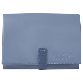 سجادة تغيير للأولاد بالشعار باللون الأزرق والأبيض