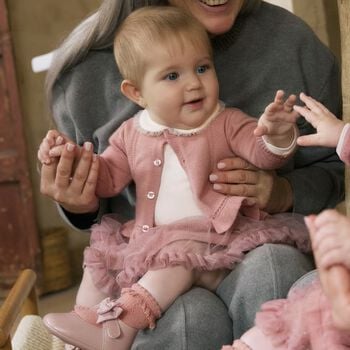 طقم تنورة بنات باللون العاجي والوردي