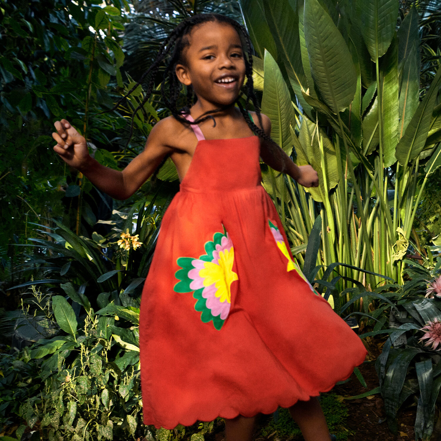 فستان باللون الاحمر, 1, hi-res image number null