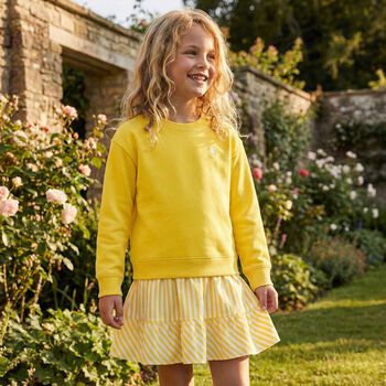 فستان بناتي بشعار العلامة باللون الأصفر 