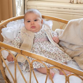 فستان عاجي مطرز بالزهور للبنات الصغار