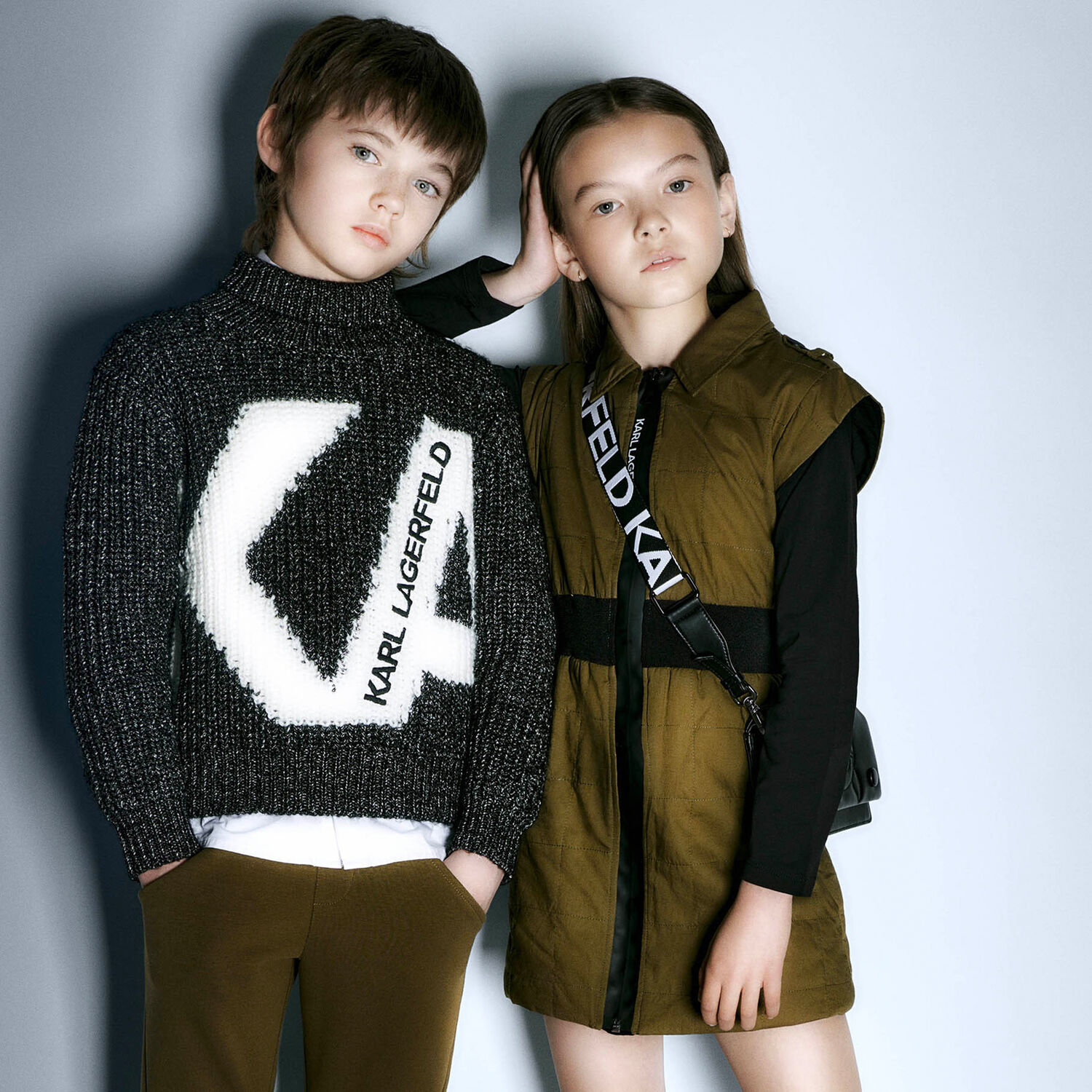 حقيبة يد بنات بالشعار باللون الاسود, 2, hi-res