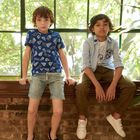 قميص بالشعار باللون الازرق للاولاد, 1, hi-res