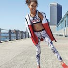 توب بالشعار باللون الاسود والابيض للبنات, 1, hi-res