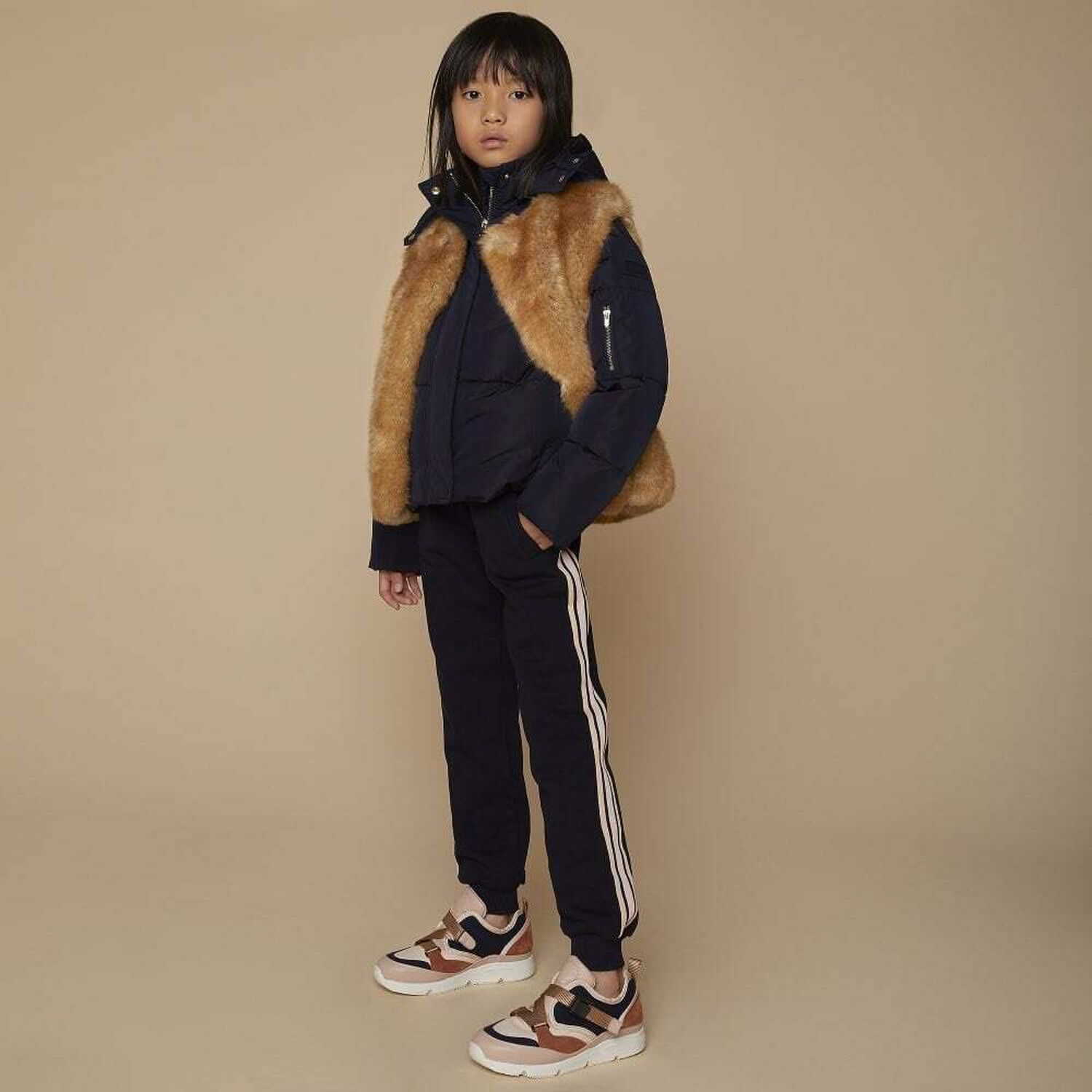 بنطلون رياضى بالشعار باللون الكحلى للبنات, 2, hi-res