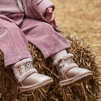 حذاء بنات باللون الذهبى الوردى جلد الصناعي  