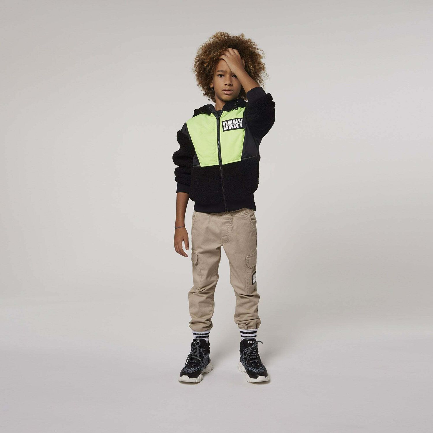 جاكيت هودى بالشعار باللون الاسود للاولاد, 1, hi-res image number null