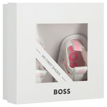 صندل باللون أبيض بشعار للبنات 