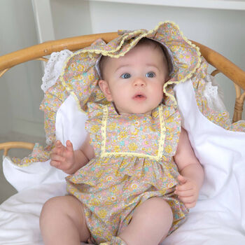 قبعة بنات باللون الوردي و الاصفر