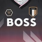 قميص بشعار باللونين الأسود والوردي للأولاد, 1, hi-res