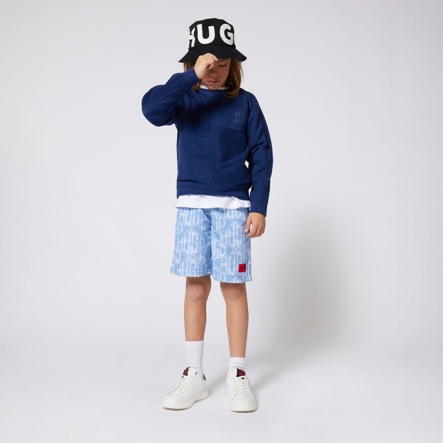 شورت بشعار باللونين الأزرق والأبيض للأولاد, 1, hi-res image number null