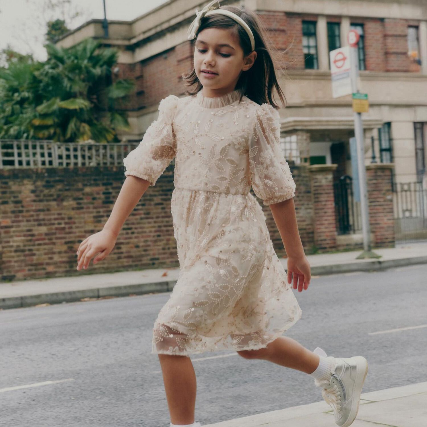 فستان بنات تول مزين بالترتر باللون البيج, 1, hi-res image number null