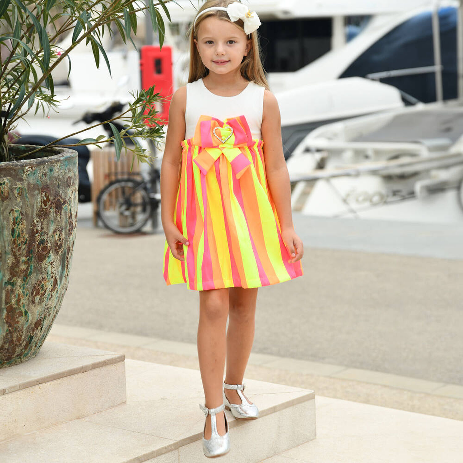 حذاء باللون الفضي للبنات , 2, hi-res image number null