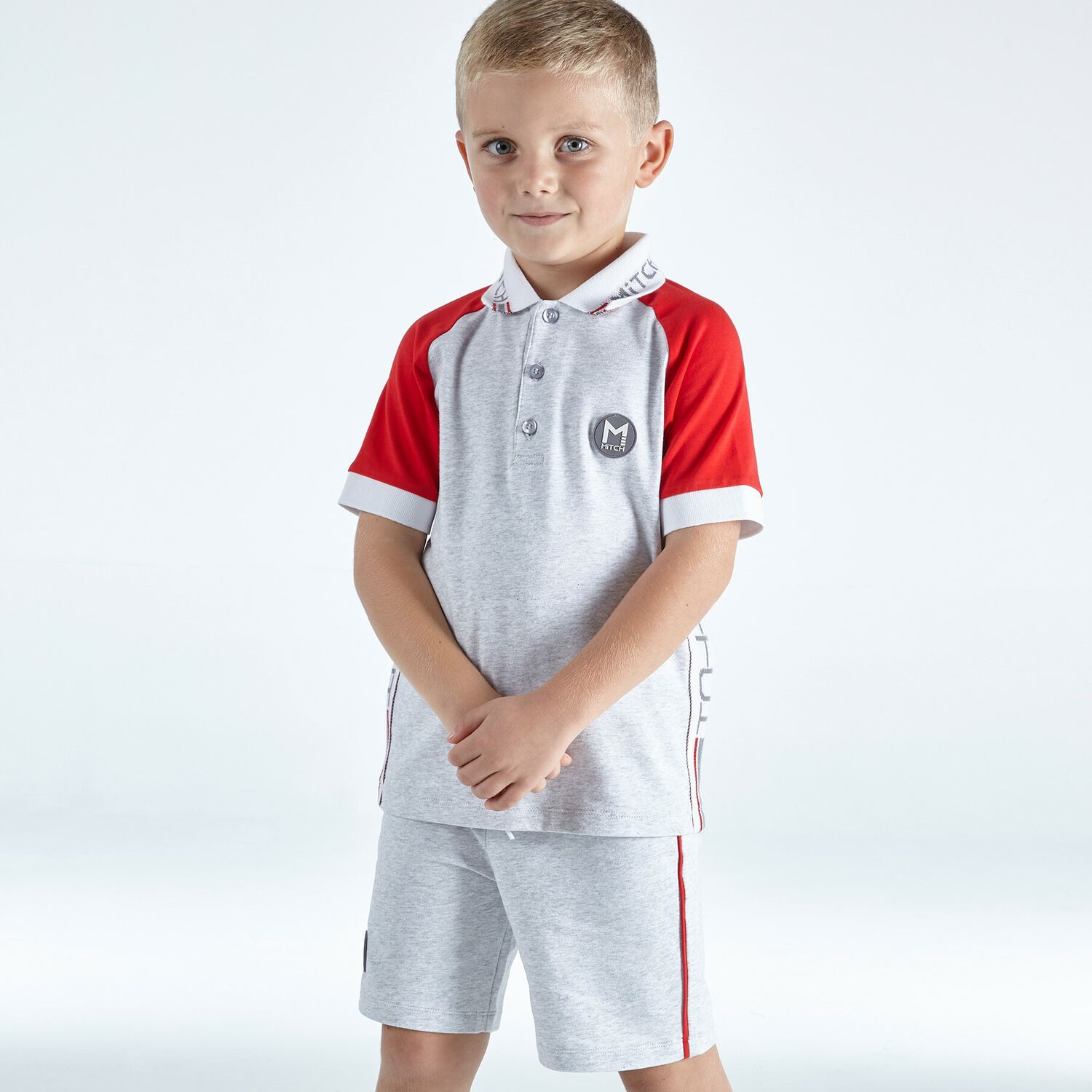 تيشيرت بولو باللون الرمادي والأحمر للأولاد, 1, hi-res